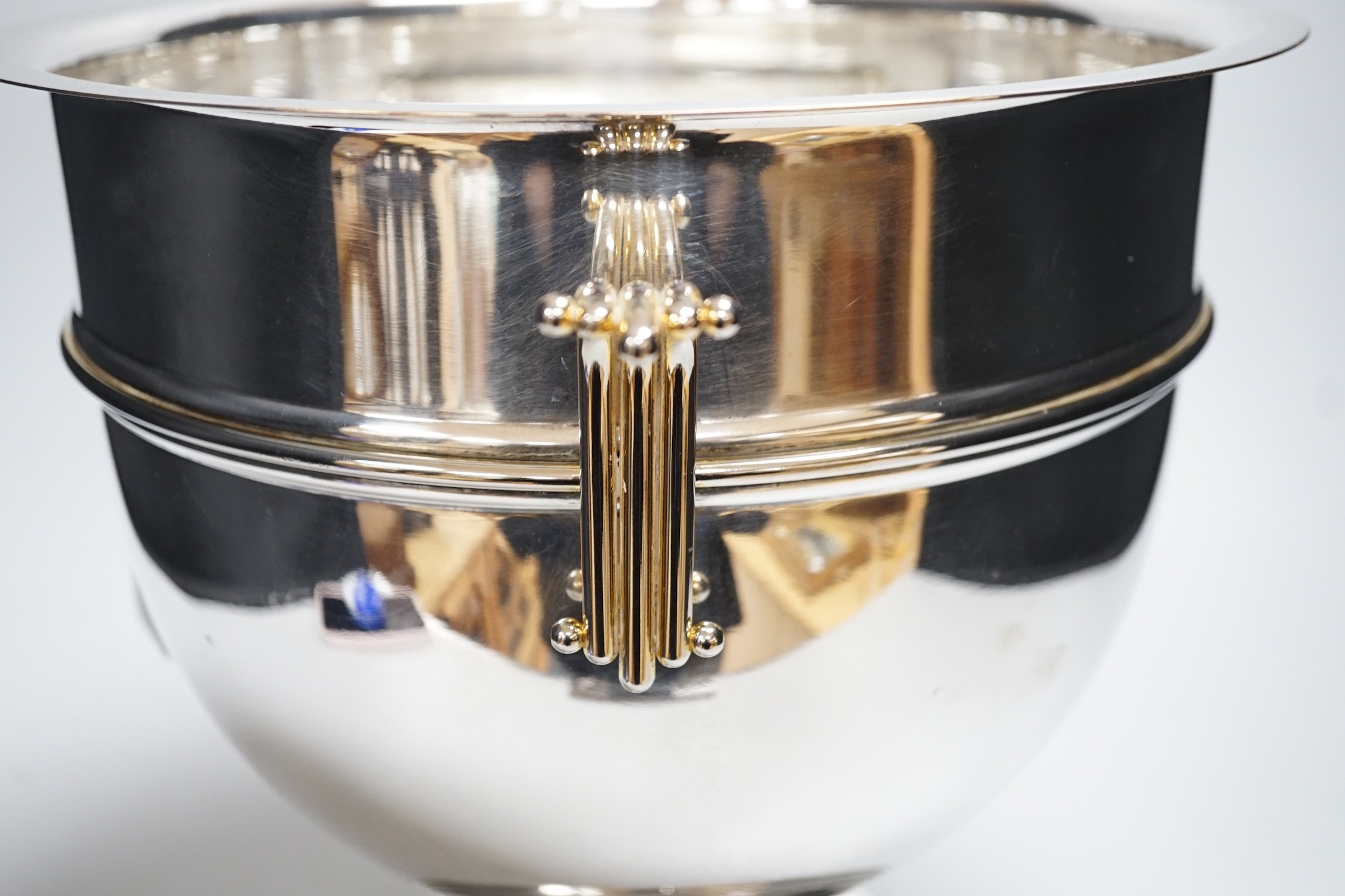 A large silver plated champagne ice bucket. 29cm tall